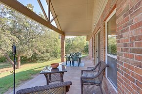 Quaint Noble Home: 6 Mi to University of Oklahoma!