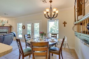 Quaint Noble Home: 6 Mi to University of Oklahoma!