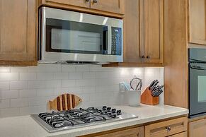 Quaint Noble Home: 6 Mi to University of Oklahoma!