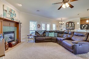 Quaint Noble Home: 6 Mi to University of Oklahoma!