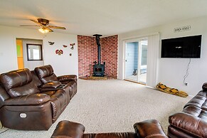 Seiku Vacation Rental w/ Deck & Ocean Views