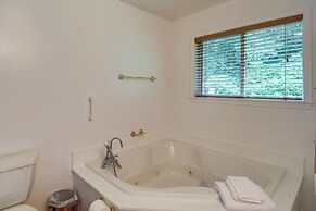 Seiku Vacation Rental w/ Deck & Ocean Views