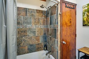 Creek, Trails & Falls! Rural Red River Gorge Cabin