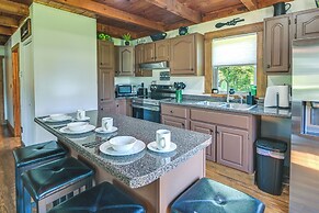 Creek, Trails & Falls! Rural Red River Gorge Cabin