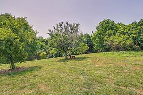 Charming Smiths Grove Home Near Cave Tours!