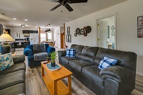 Charming Smiths Grove Home Near Cave Tours!