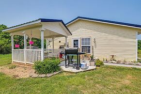 Charming Smiths Grove Home Near Cave Tours!