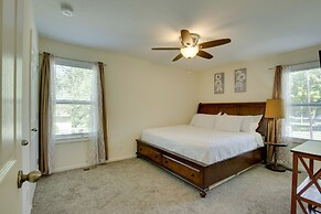 Family-friendly Lansing Home With Covered Balcony!