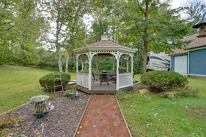 Pittsfield Home w/ Deck - 12 Mi to Jiminy Peak!