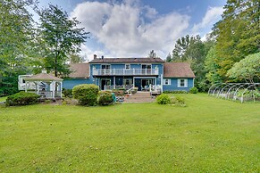 Pittsfield Home w/ Deck - 12 Mi to Jiminy Peak!