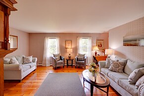 Pittsfield Home w/ Deck - 12 Mi to Jiminy Peak!