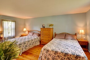 Pittsfield Home w/ Deck - 12 Mi to Jiminy Peak!