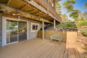 Lakefront Wisconsin Home - Deck, Fire Pit & Kayaks