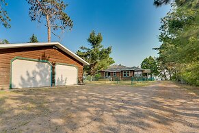 Lakefront Wisconsin Home - Deck, Fire Pit & Kayaks