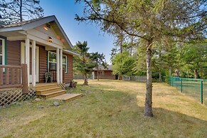 Lakefront Wisconsin Home - Deck, Fire Pit & Kayaks