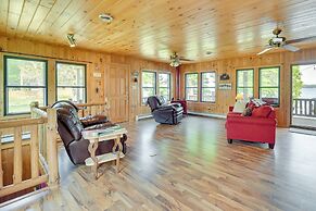 Lakefront Wisconsin Home - Deck, Fire Pit & Kayaks