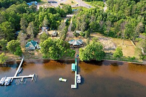 Lakefront Wisconsin Home - Deck, Fire Pit & Kayaks