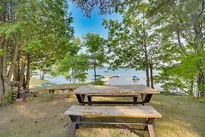 Lakefront Wisconsin Home - Deck, Fire Pit & Kayaks