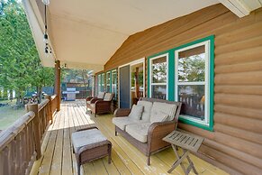 Lakefront Wisconsin Home - Deck, Fire Pit & Kayaks