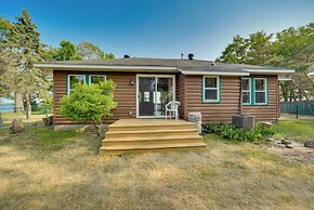 Lakefront Wisconsin Home - Deck, Fire Pit & Kayaks