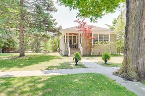 Cozy Michigan Retreat w/ Deck & Gas Grill!