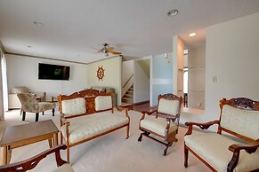 Lottsburg House w/ Private Pool + Fireplace