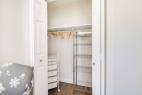 Charming Apartment in Downtown Georgetown!