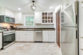 Charming Apartment in Downtown Georgetown!