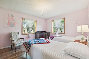 Charming Mio Family Retreat Near Mio Dam Pond!