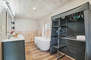 Charming Mio Family Retreat Near Mio Dam Pond!