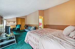 Charming Mio Family Retreat Near Mio Dam Pond!