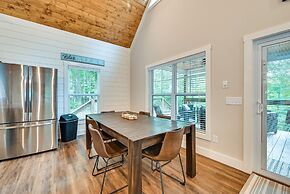 Luxe Kentucky Cabin Rental ~ 36 Mi to Mammoth Cave