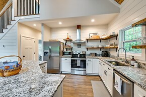 Luxe Kentucky Cabin Rental ~ 36 Mi to Mammoth Cave