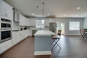 Dumfries Vacation Rental ~ 32 Mi to Washington DC!