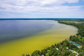 Lakefront Michigan Abode w/ Deck & Fire Pit!
