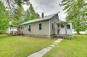 Lakefront Michigan Abode w/ Deck & Fire Pit!