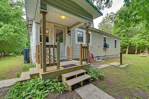 Lakefront Michigan Abode w/ Deck & Fire Pit!