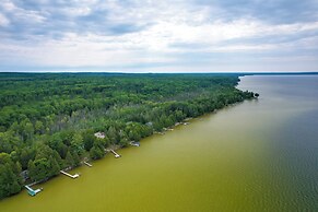 Lakefront Michigan Abode w/ Deck & Fire Pit!