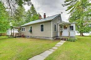 Lakefront Michigan Abode w/ Deck & Fire Pit!