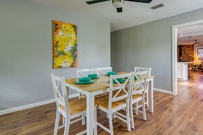 Charming Pensacola Vacation Rental - 3 Mi to Dtwn