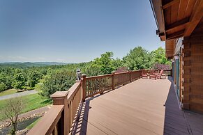 Hot Tub & Game Room: Spacious Nebo Cabin!