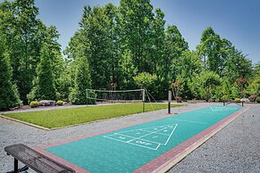 Hot Tub & Game Room: Spacious Nebo Cabin!