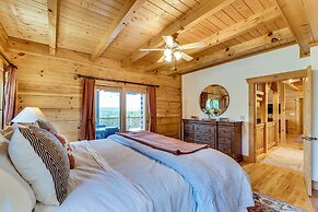 Hot Tub & Game Room: Spacious Nebo Cabin!