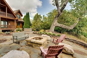 Hot Tub & Game Room: Spacious Nebo Cabin!