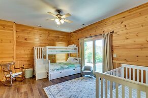 Hot Tub & Game Room: Spacious Nebo Cabin!