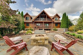 Hot Tub & Game Room: Spacious Nebo Cabin!
