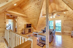 Hot Tub & Game Room: Spacious Nebo Cabin!