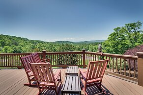 Hot Tub & Game Room: Spacious Nebo Cabin!