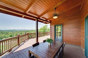 Hot Tub & Game Room: Spacious Nebo Cabin!