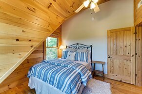 Hot Tub & Game Room: Spacious Nebo Cabin!